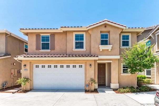 Attached, Exterior, Facade, Mediterranean
