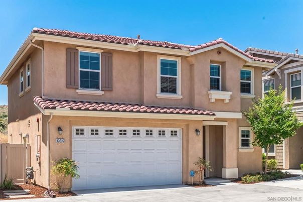 Attached, Exterior, Facade, Mediterranean