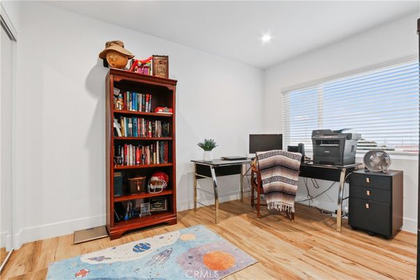 Home Office, Interior, Recessed Lighting, Wood Texture Flooring