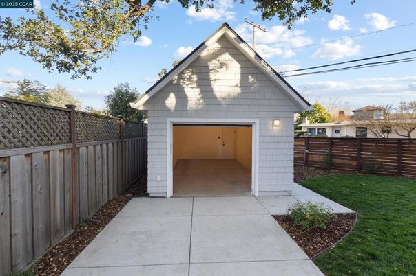 Detached Garage, Exterior