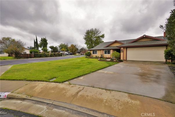Attached, Exterior, Facade, Ranch