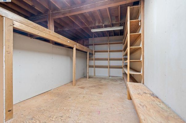 Garage, Interior, Wooden Beams