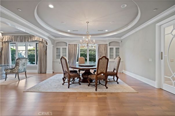 Chandelier, Dining room, Interior, Recessed Lighting, Wood Texture Flooring