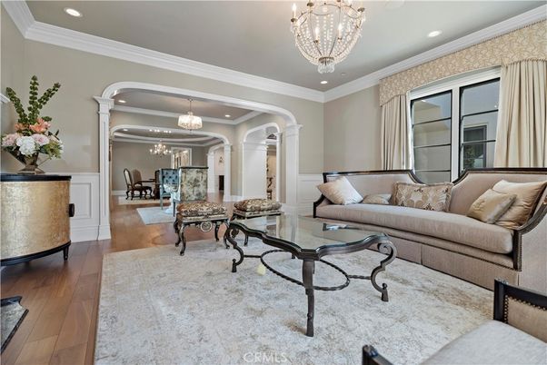 Chandelier, Dining room, Interior, Living room, Recessed Lighting, Wood Texture Flooring