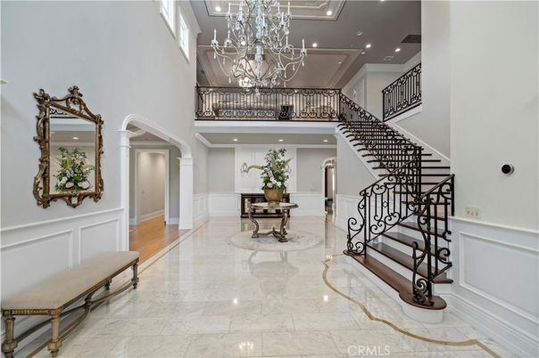 Chandelier, Interior, Marble, Recessed Lighting, Wood Texture Flooring