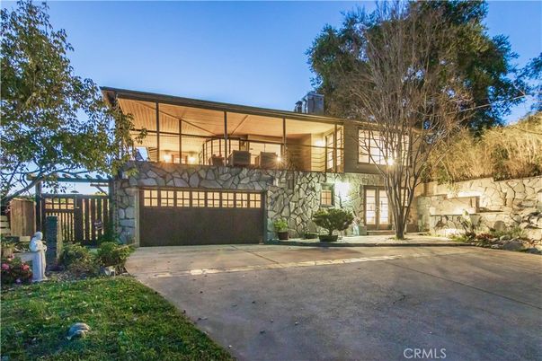 Attached, Backyard, Exterior, Facade, Modern