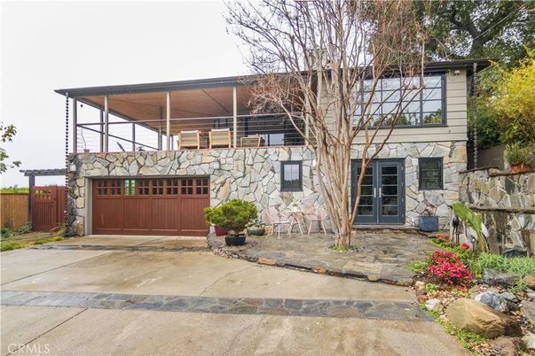 Attached, Exterior, Facade, Modern