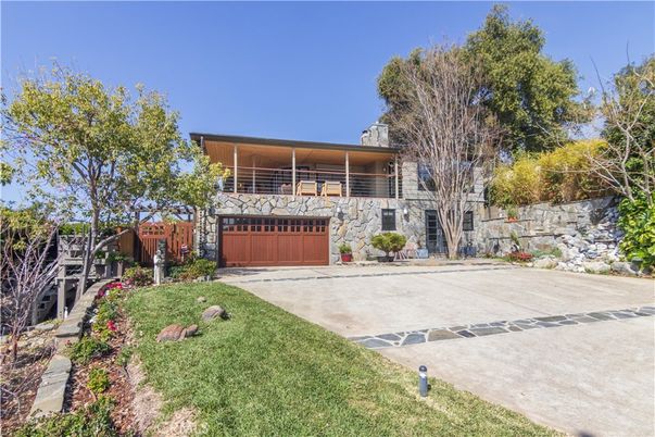 Attached, Backyard, Exterior, Facade, Modern