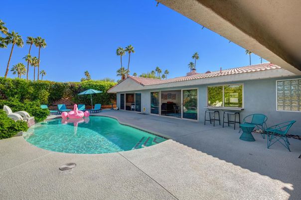 Exterior, Pool