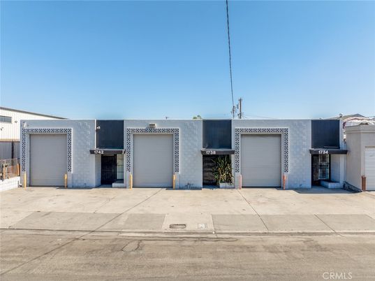 Attached, Exterior, Facade, Modern