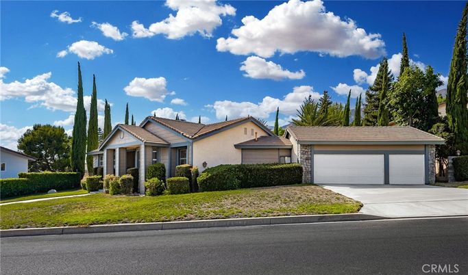 Attached, Exterior, Facade, Ranch