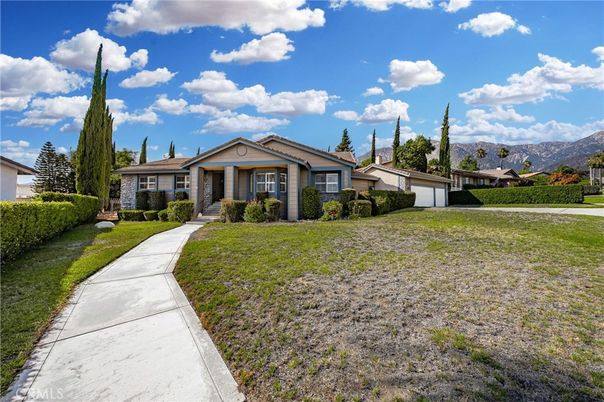 Attached, Exterior, Facade, Ranch