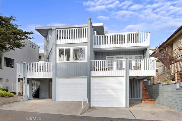Attached, Exterior, Facade, Modern