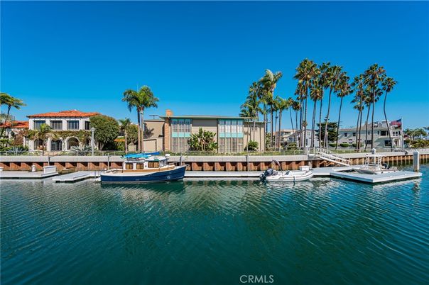 Exterior, Lake