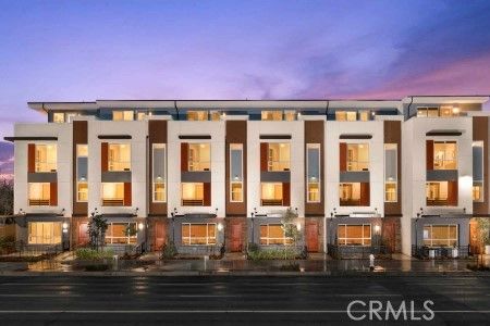 Exterior, Facade, Brick Facade, Rowhouse