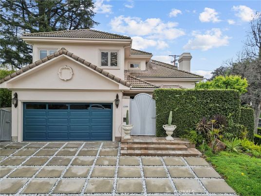 Attached, Exterior, Facade, Mediterranean