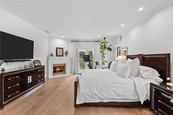 Bedroom, Fireplace, Interior, Recessed Lighting, Wood Texture Flooring