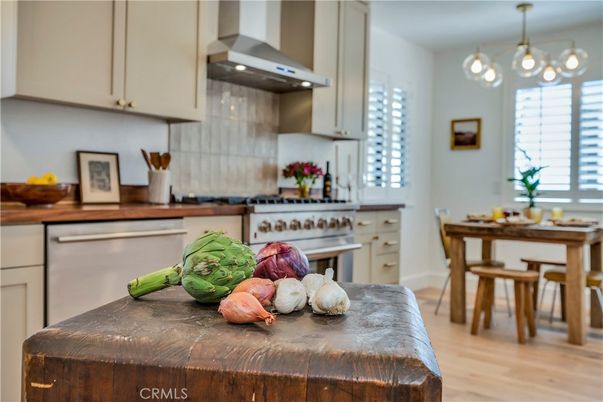 Dining room, Interior, Kitchen, Stainless Steel Appliances, Wood Texture Flooring