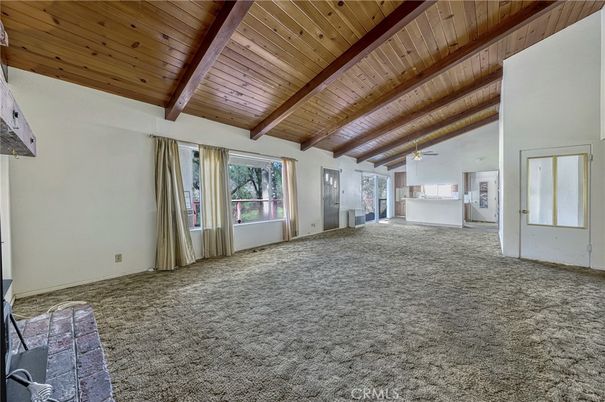 Empty room, Interior, Wooden Beams, Wooden Ceilings