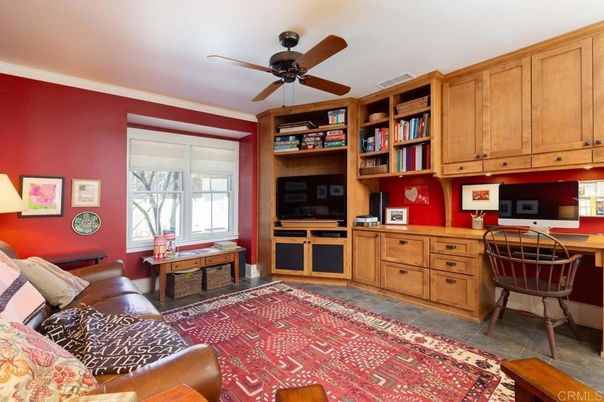 Home Office, Interior