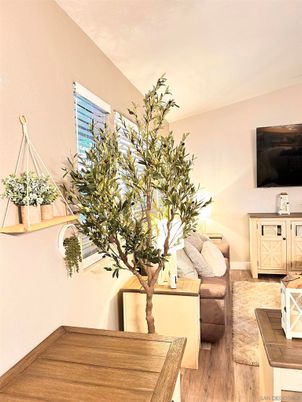 Dining room, Interior, Kitchen, Pendant Lights, Recessed Lighting, Wood Texture Flooring