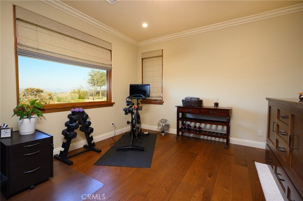 Fitness Equipment, Interior, Recessed Lighting, Wood Texture Flooring