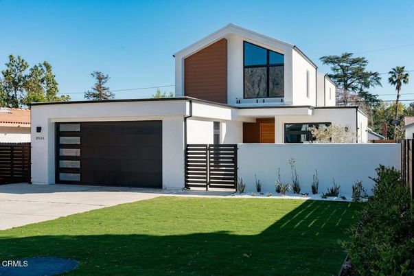 Attached, Exterior, Facade, Modern
