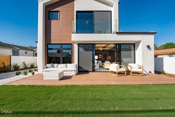 Backyard, Exterior, Facade, Modern
