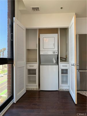 Interior, Utility Closets, Washer, Wood Texture Flooring