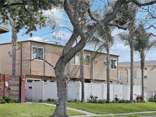 Attached, Exterior, Facade, Modern