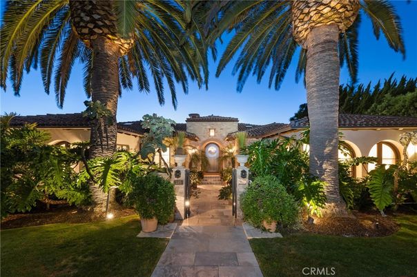 Exterior, Facade, Mediterranean