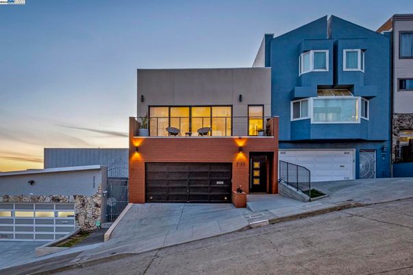 Attached, Exterior, Facade, Modern