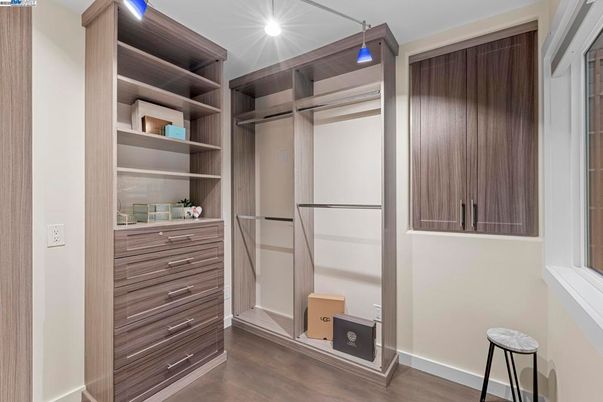 Interior, Walk-in Closets, Wood Texture Flooring