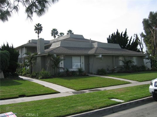 Exterior, Facade, Ranch
