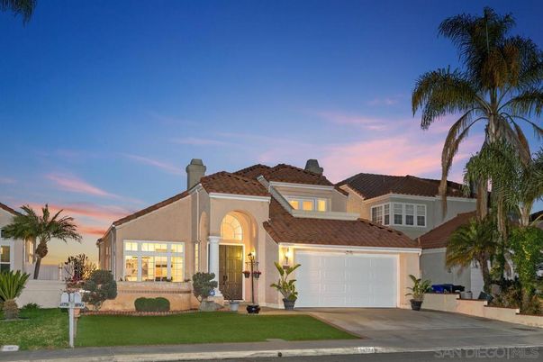 Attached, Exterior, Facade, Mediterranean