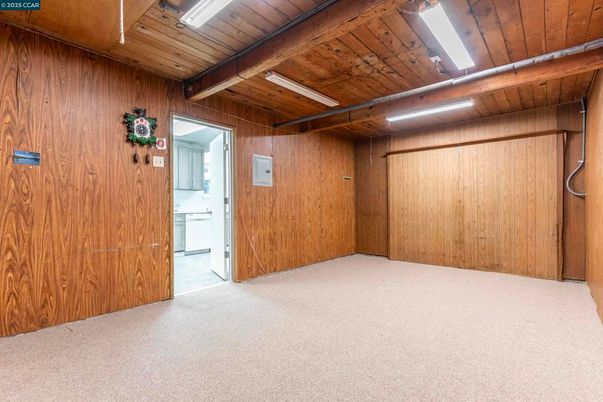 Empty room, Interior, Wooden Beams, Wooden Ceilings, Wooden Walls
