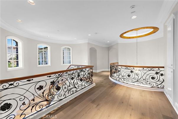 Interior, Pendant Lights, Recessed Lighting, Wood Texture Flooring