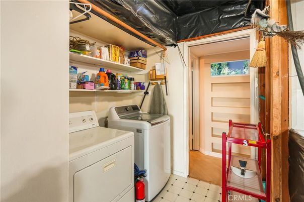 Interior, Washer, Wood Texture Flooring