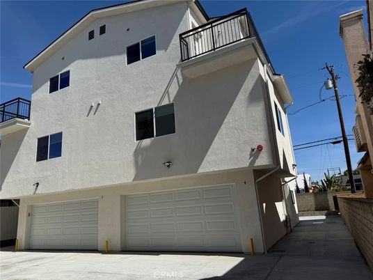 Attached, Exterior, Facade, Modern