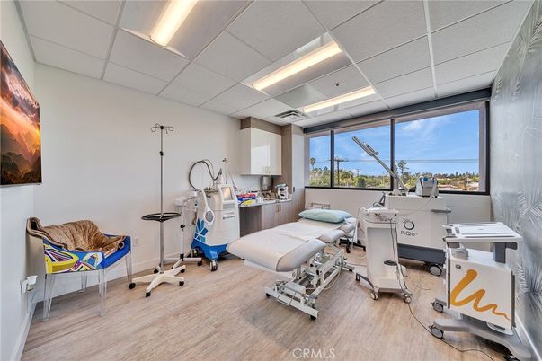 Home Office, Interior, Recessed Lighting, Water, Wood Texture Flooring