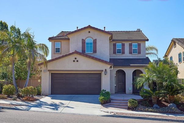 Attached, Exterior, Facade, Mediterranean