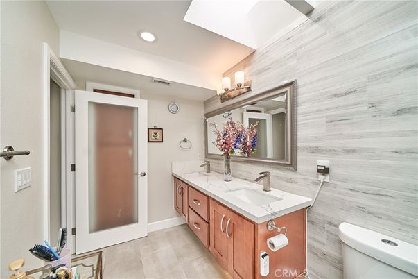 Bathroom, Dual Sink Vanities, Interior, Recessed Lighting