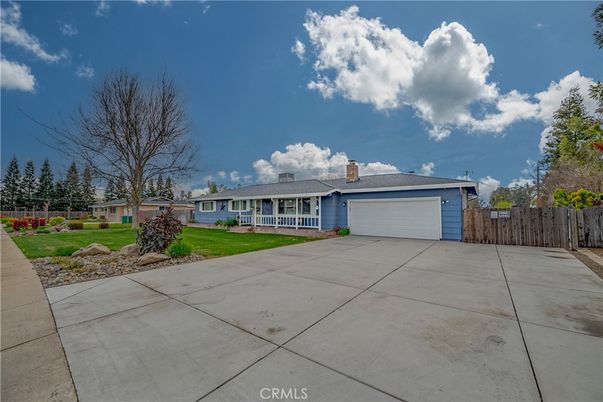Attached, Exterior, Facade, Ranch