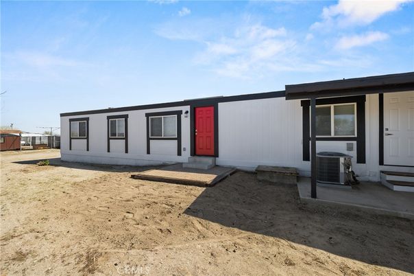 Exterior, Facade, None