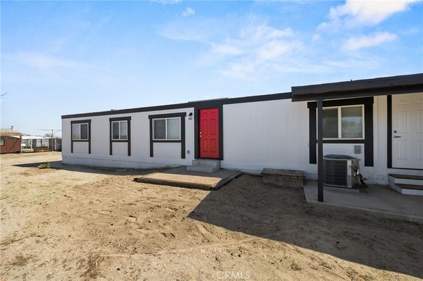 Exterior, Facade, None