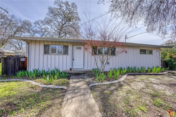 Attached, Exterior, Facade, Ranch