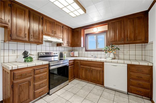 Interior, Kitchen, Tile Countertops
