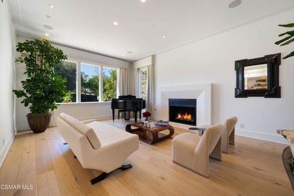 Fireplace, Interior, Living room, Piano, Recessed Lighting, Wood Texture Flooring