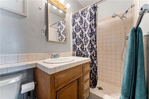 Bathroom, Interior, Tile Countertops