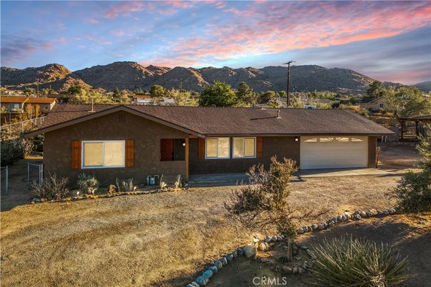Attached, Exterior, Facade, Ranch